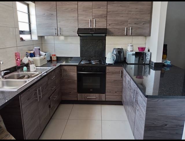 3 BEDROOM SECTIONAL TITLE FOR SALE IN ESCOMBE